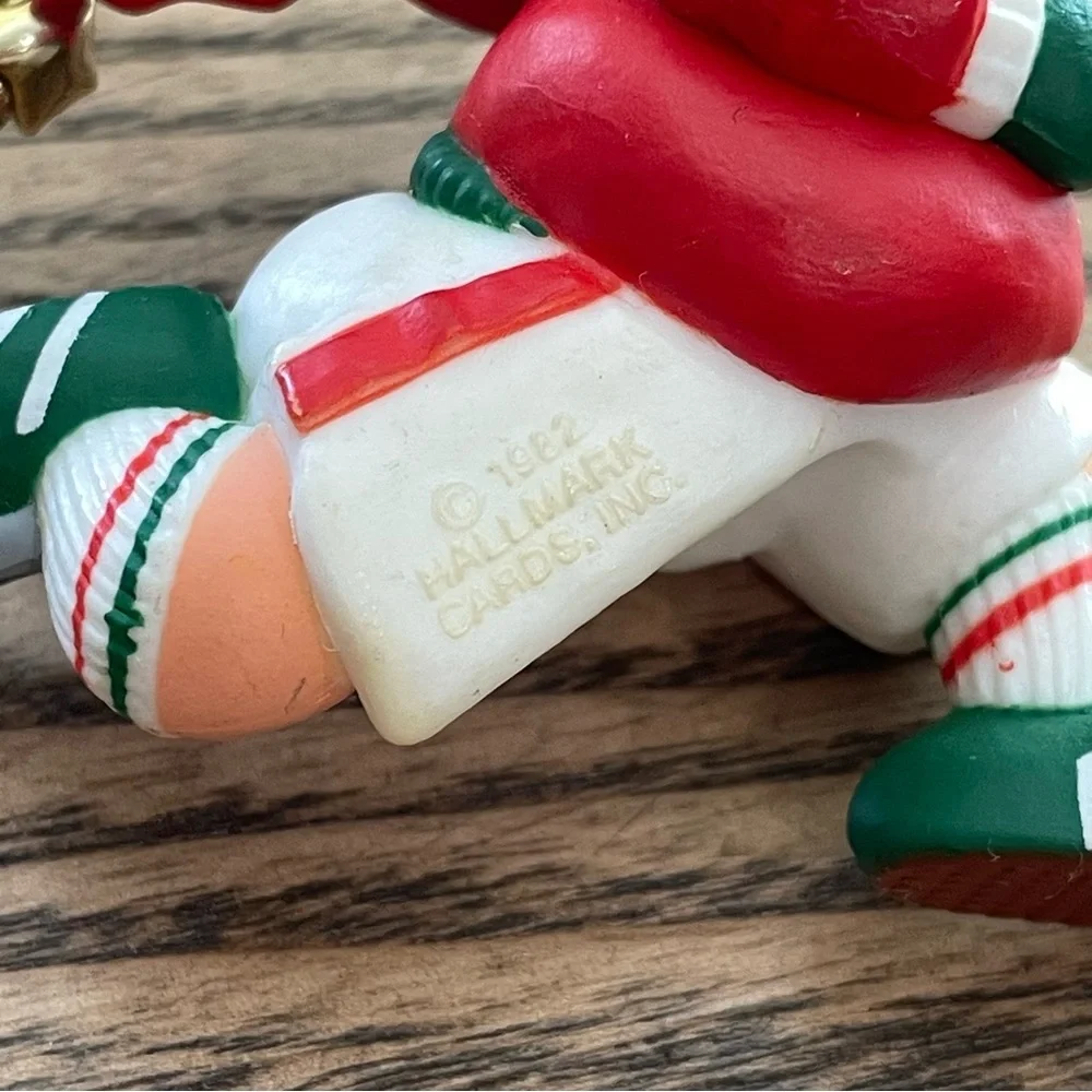 Vintage‎ Hallmark Santa Jogging 1982 Christmas Ornament